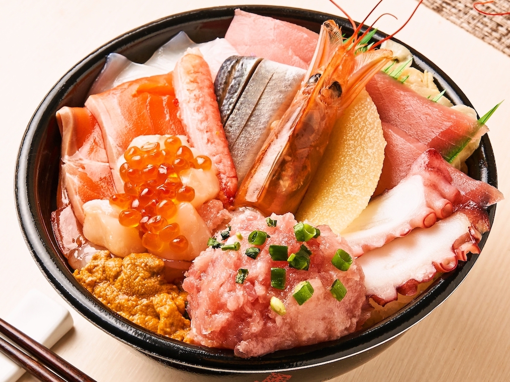 144 豊漁丼 魚丼